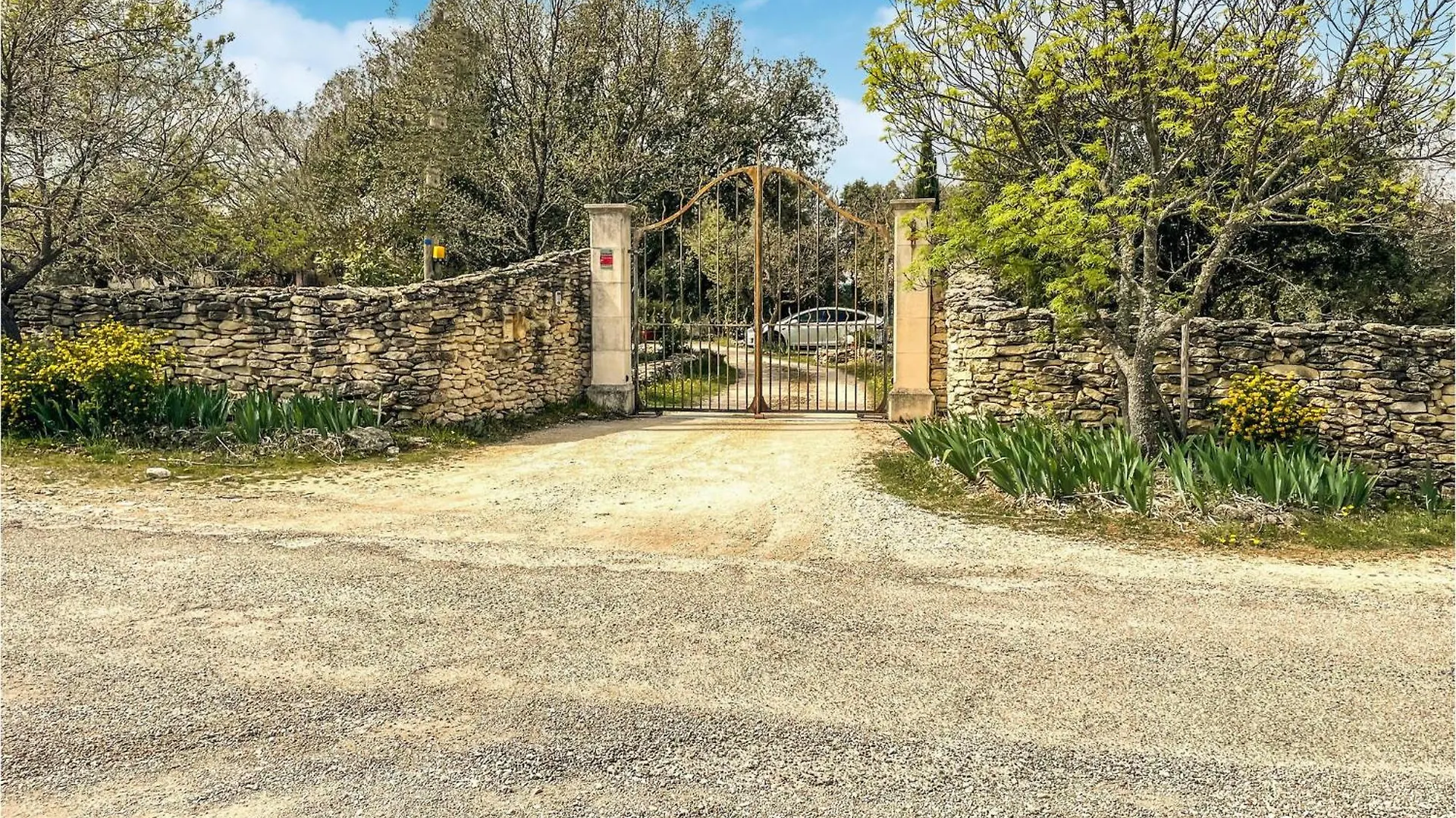 Nice Home In Venasque With Kitchen Holiday home